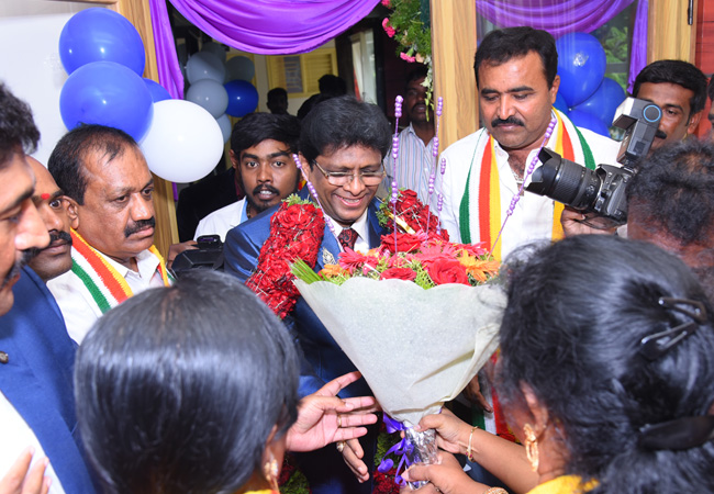 Bro Andrew Richard wonderfully celebrates his 57th Birthday amidst a large number of devotees and social organisations here on Tuesday 16th, 2018 in Bangalore with the myriad of wishes.